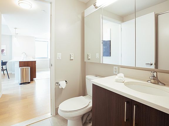 5th image of 1500 4th Ave S #208