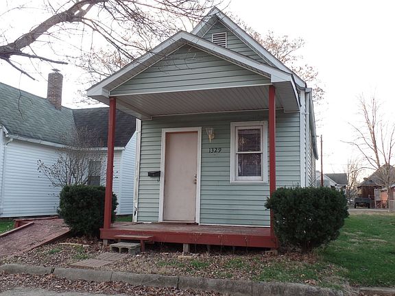 3rd image of 1329 Woodley Ave