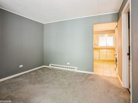 3rd image of 946 N Rohlwing Rd APT 101P