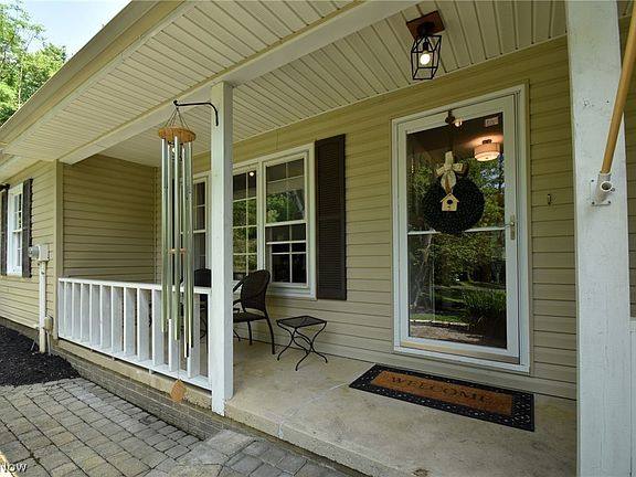 2nd image of 8001 Woodsway Ln
