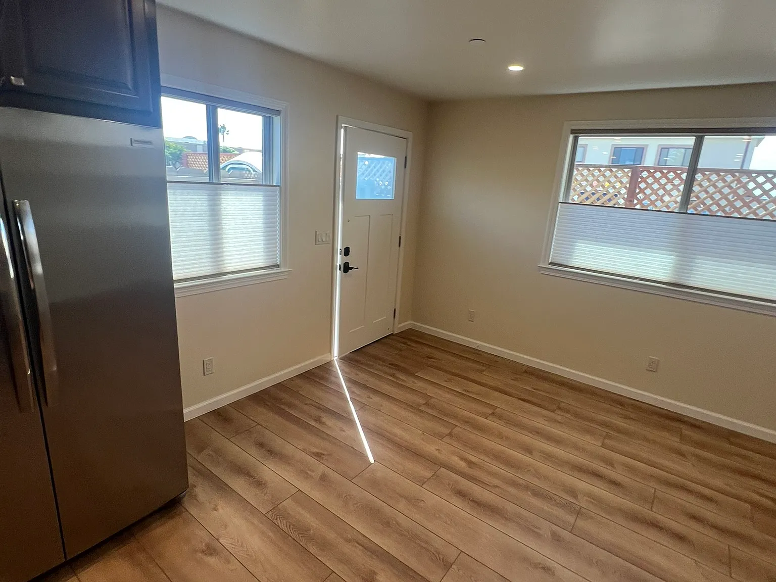 2 bed, 800 sqft, $3,300 — Photo 2