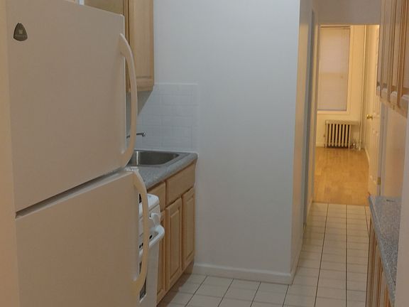 4th image of 220 Kingsland Ave APT 1