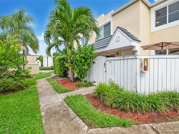 6810 SW 45th Ln APT 6, Miami, FL 33155