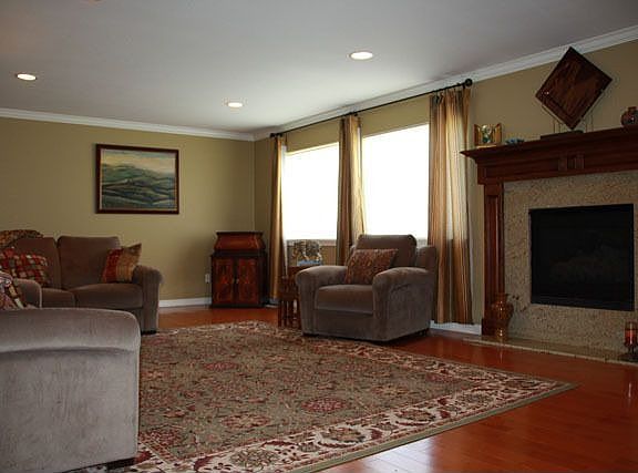 crown molding, recessed lighting