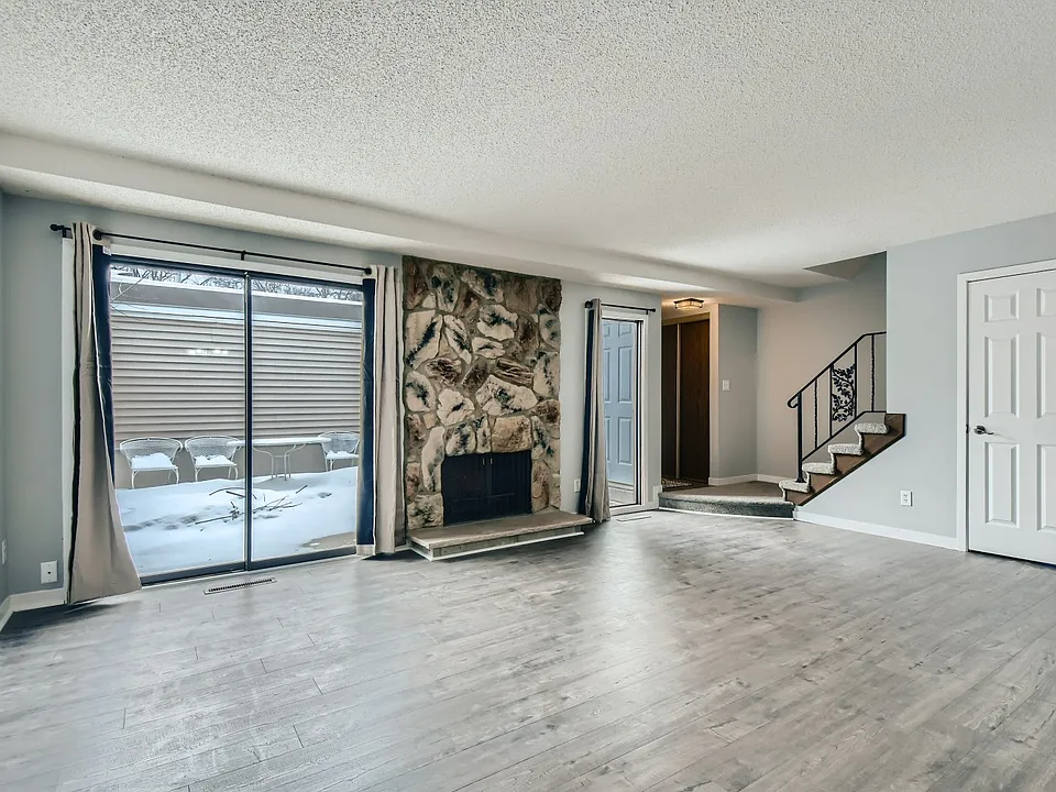 1127 Landmark Trl S