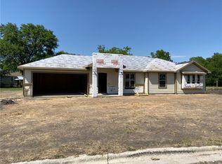 1307 Dove Ln, Lockhart, TX 78644