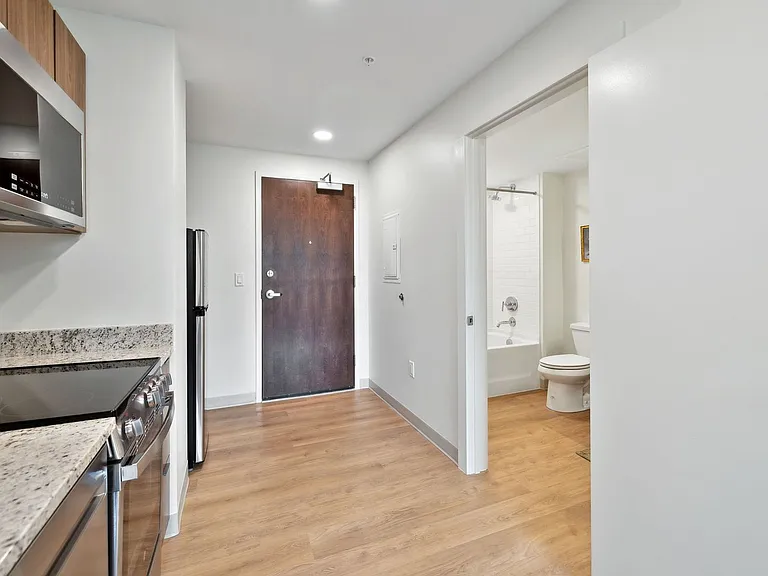 West 6th Apartments — Photo 59