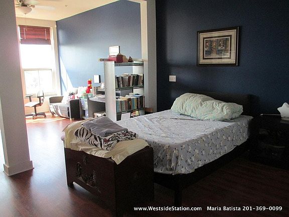 5th image of 3 Greenwich Dr #89