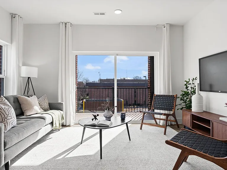 175 W Black St #201 — Photo 17