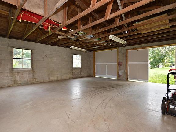 5th image of 806 South St
