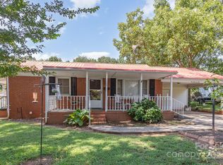 102 Bell St, Mount Holly, NC 28120
