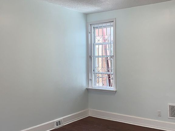 4th image of 3824 N Darien St