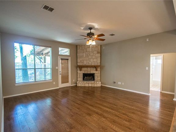 3rd image of 2801 Warwick Dr