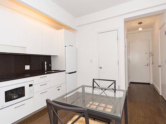 3rd image of 212 W 91st St APT 407