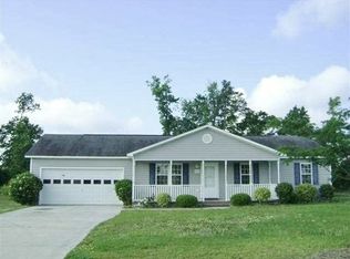 212 Redberry Dr, Richlands, NC 28574