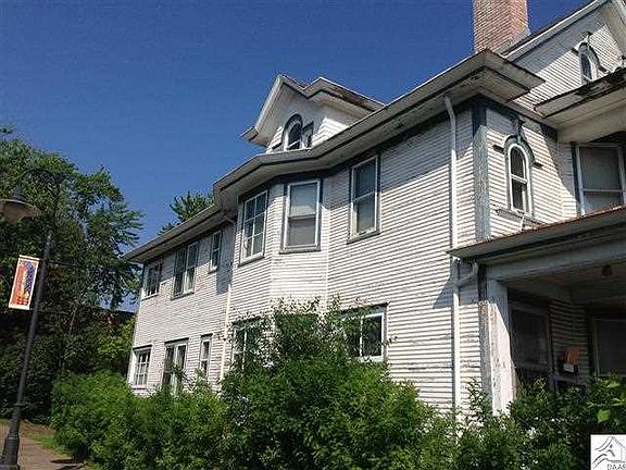 2nd image of 330-332 N 12th Ave E