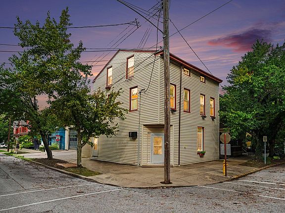 3rd image of 646 Monroe St