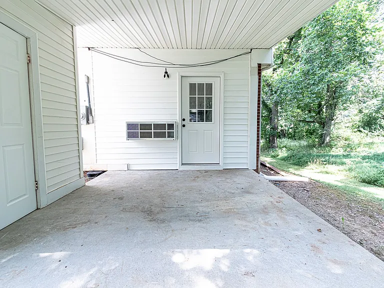 150 Pembroke Oak Grove Rd — Photo 10