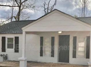 70 W Smith Rd, West Point, GA 31833