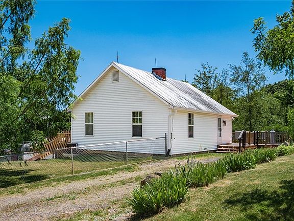 4th image of 11690 Claysville Rd