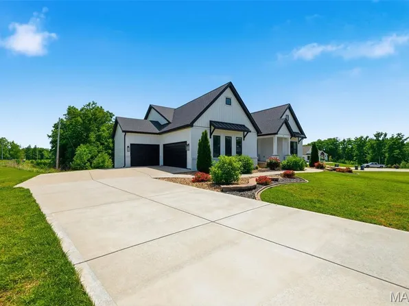 100 Chapel Grove Ct, Wentzville, MO 63385