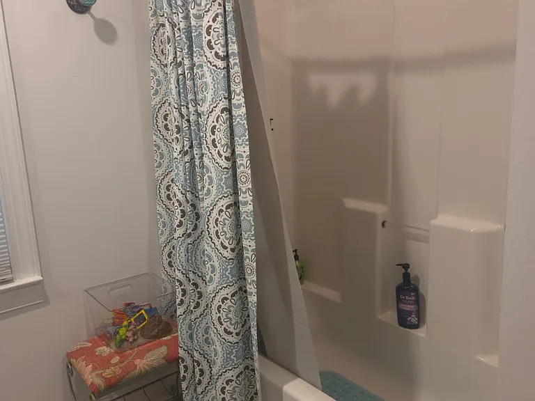 guest shower tub