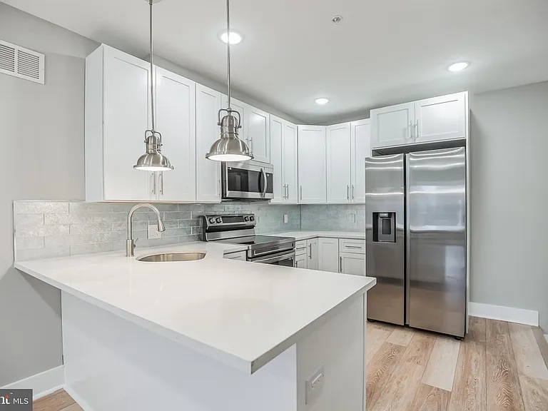 2216 Emerald St #1 — Photo 3
