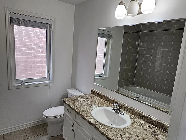 1206 Duignan Cres #UPPER — Photo 22