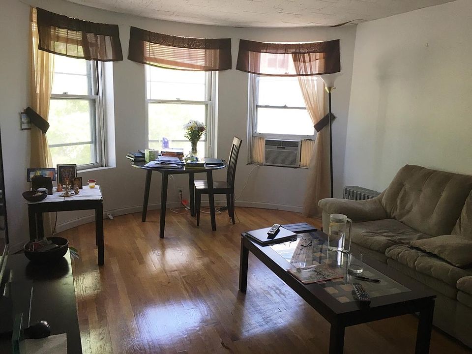 2nd image of 198 Saint Paul St APT 1