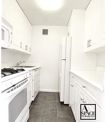 Rented by A Space Realty NY LLC | media 10