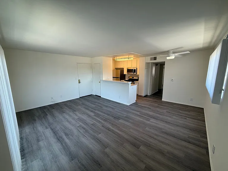 14543 Burbank Blvd — Photo 46