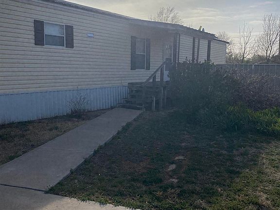 2nd image of 1204 S Oak St