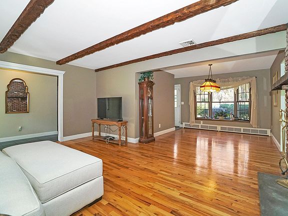 3rd image of 391 Landing Ave