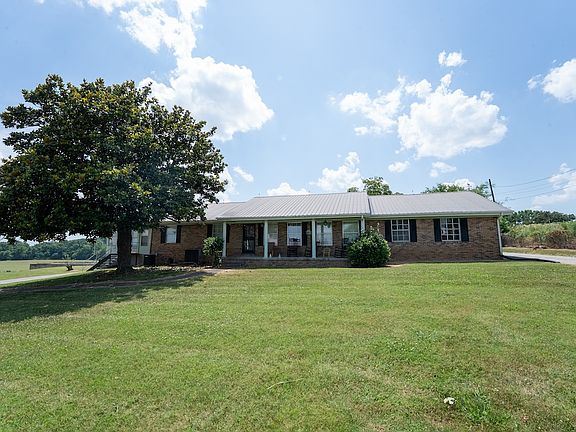 4th image of 1550 Mount Hope Rd
