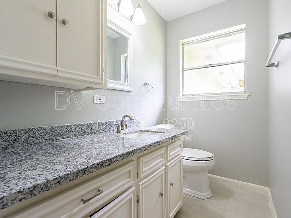 5th image of 9196 White Oak Dr