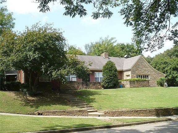 2nd image of 1011 Bluff View Dr