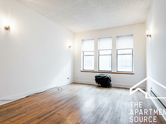 3rd image of 625 W Melrose St APT N2