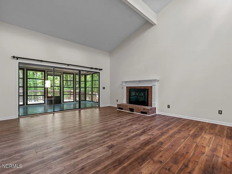 618 Chelsea Dr — Photo 5