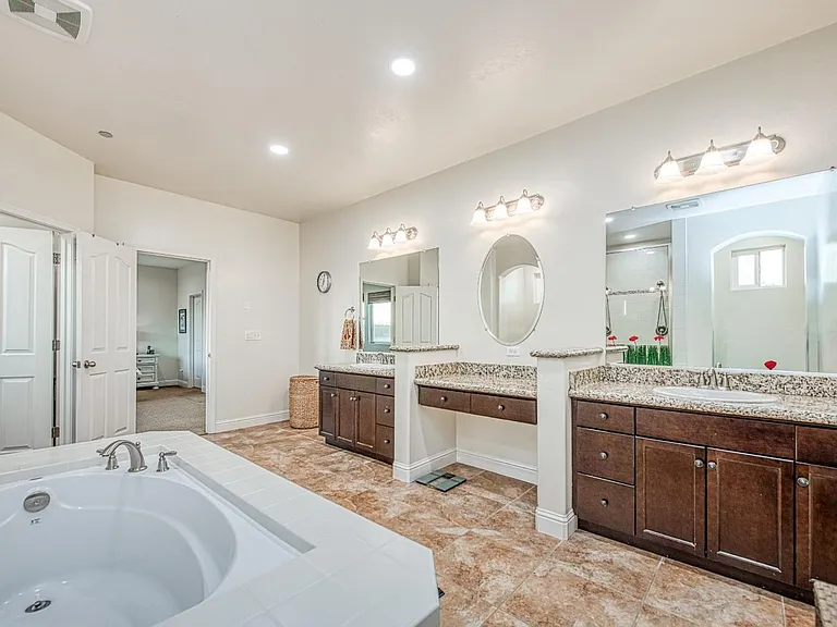 10509 N Sierra Vista Ave — Photo 42