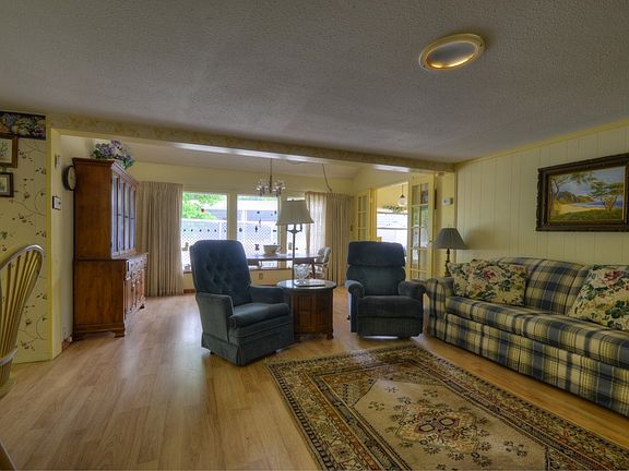 4th image of 708 Margaret Dr