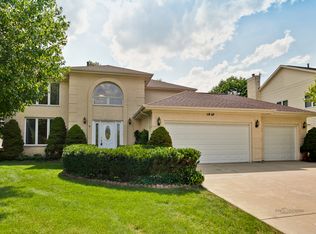 1910 Twin Oaks Ct, Buffalo Grove, IL 60089