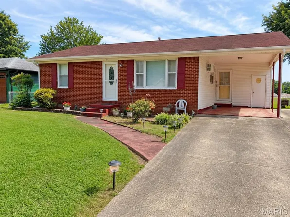 915 W Saint Francis St, Dexter, MO 63841