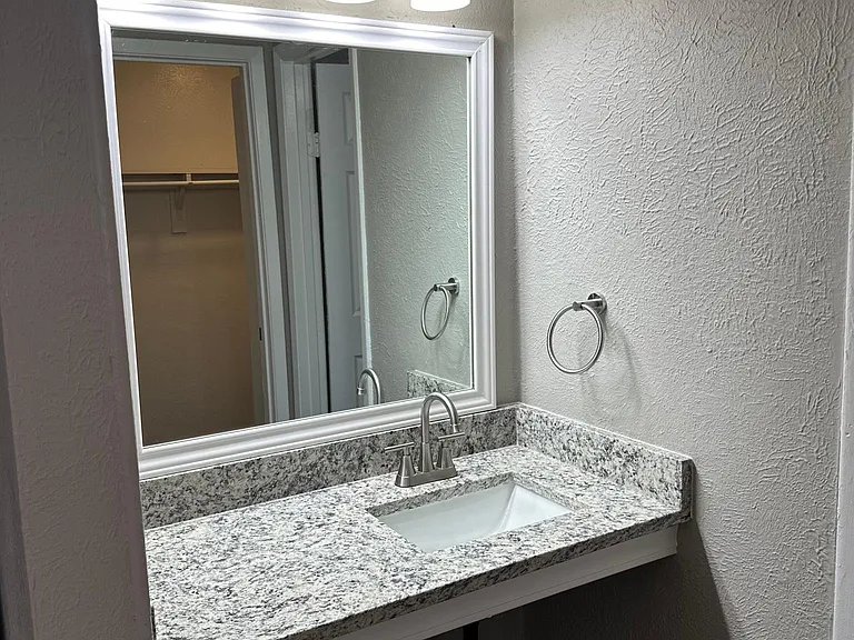 Maxton West Apartment Homes — Photo 21