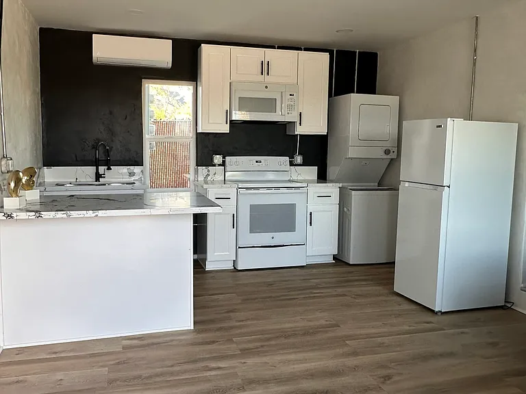 6545 Pine Ave #3 — Photo 2