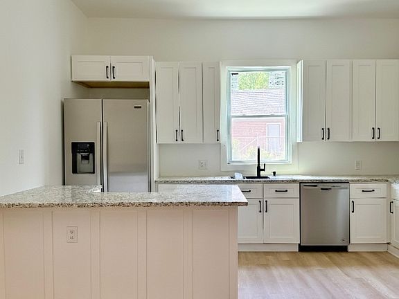 5th image of 808 Center St