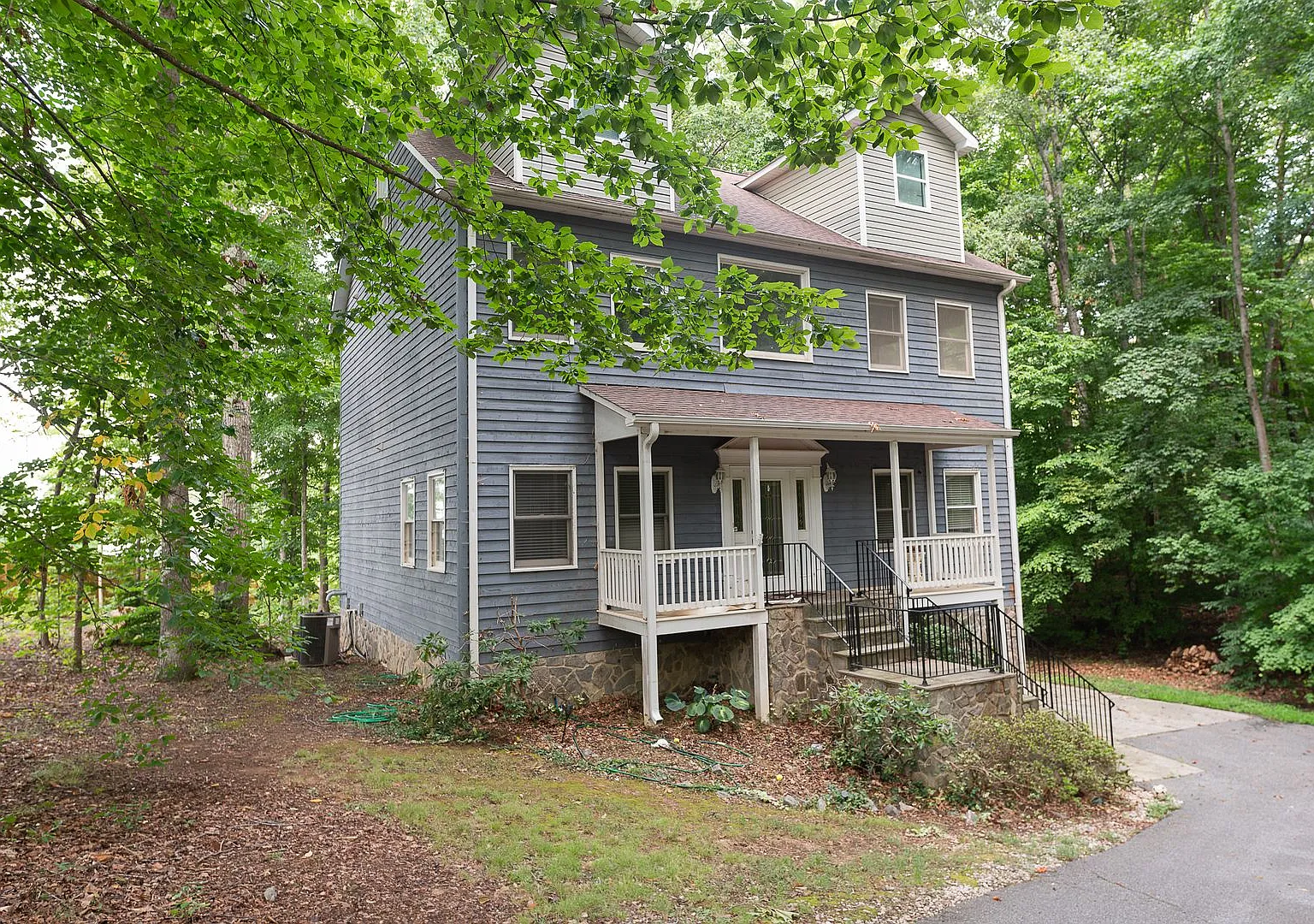 Spacious 3100 sq ft 3 bedroom 2.5 bath home on over 1.5 acres in Oak Ridge NC w/2 car garage — Photo 2