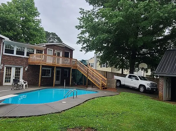 315 Summerwood Dr, Bristol, TN 37620