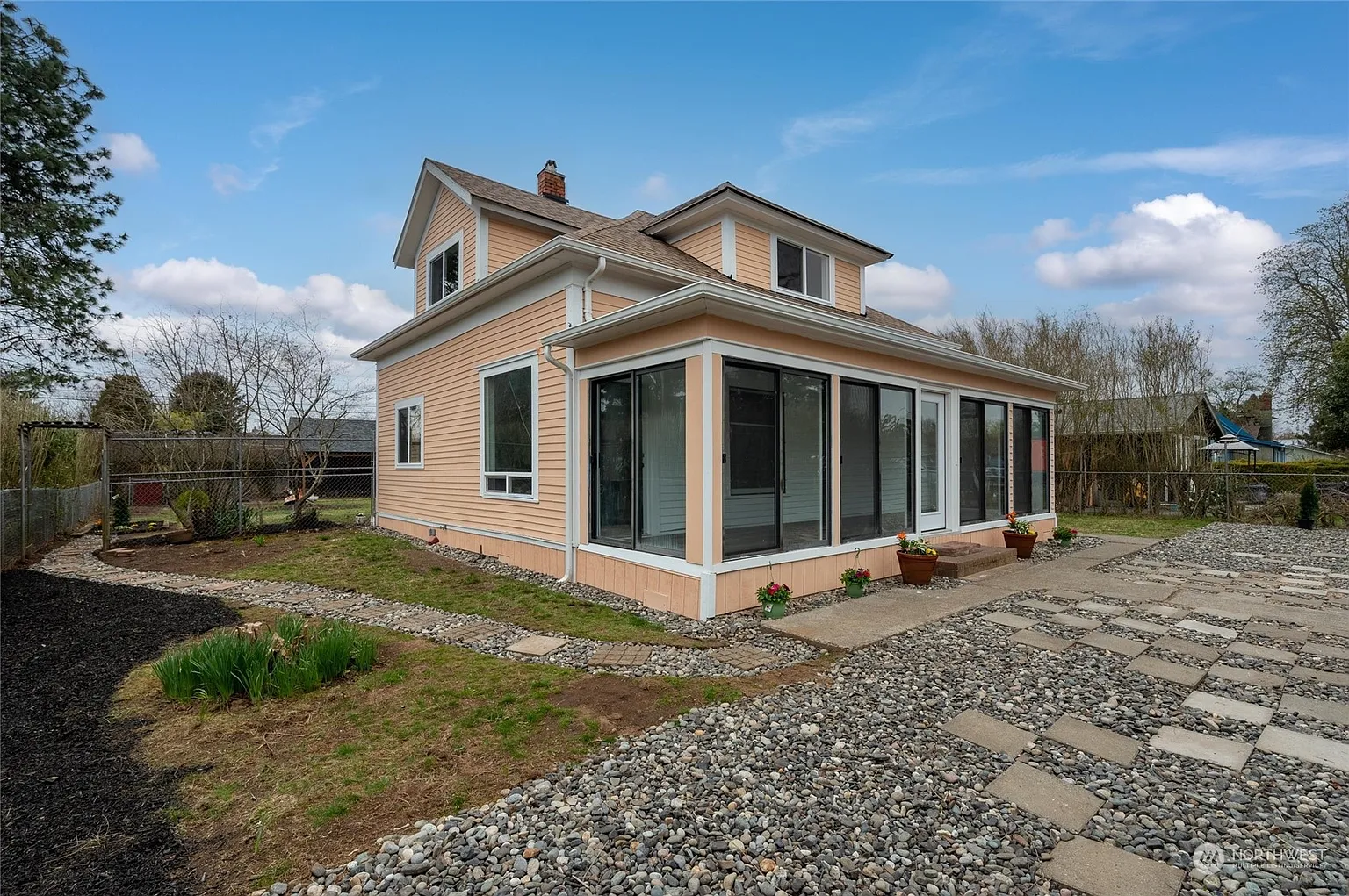 1191 Blaine Avenue photo 1