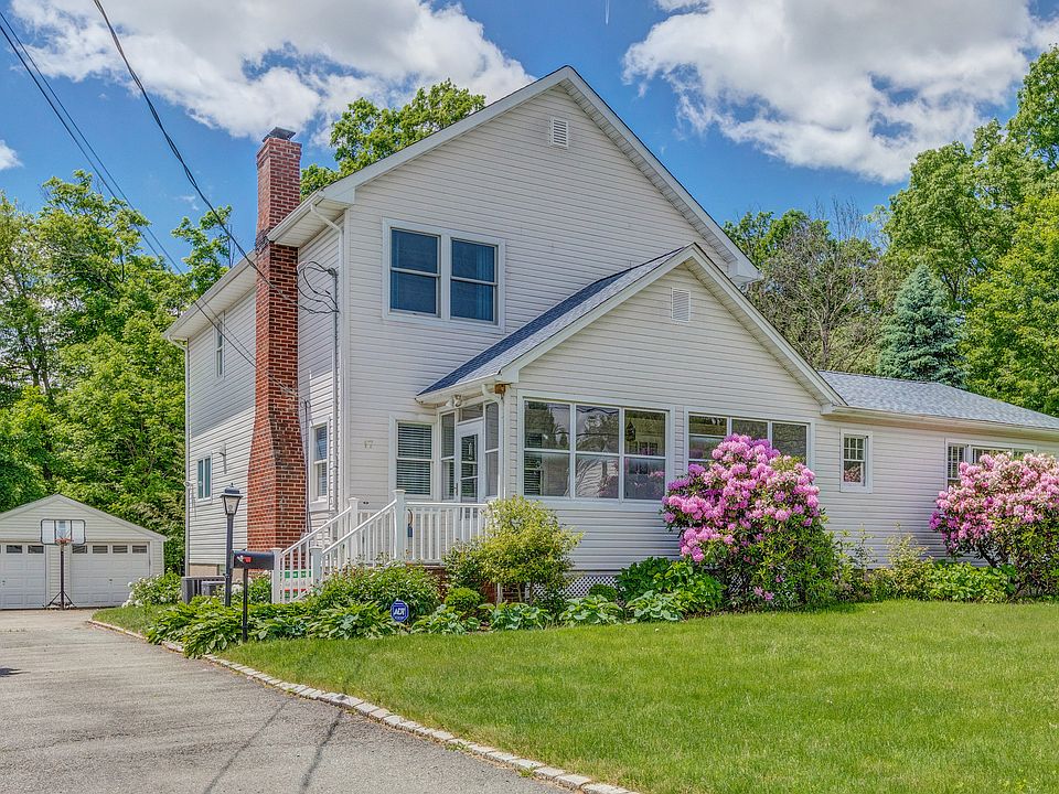 1st image of 17 Dickinson Ln