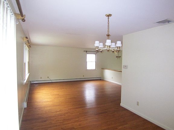 5th image of 1605 James St